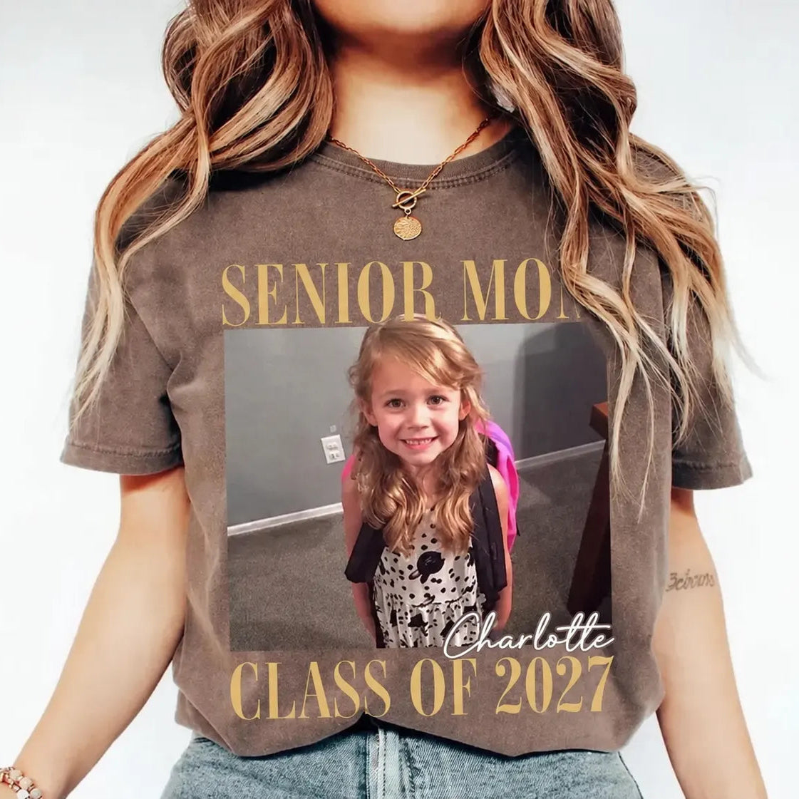Custom Photo Senior Mom Class Of 2027 Graduation Gift T-Shirt / Sweatshirt / Hoodie