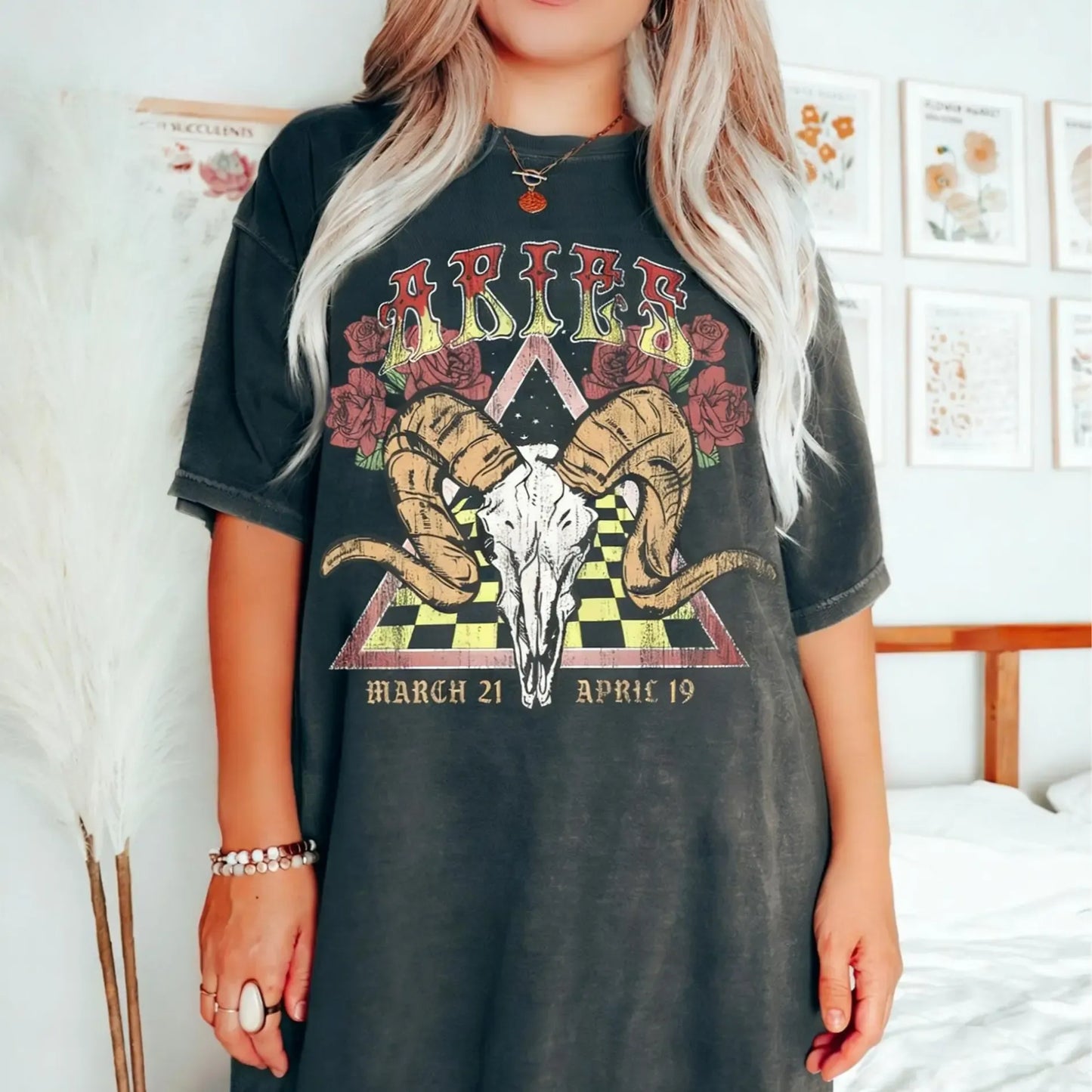12 Zodiac Star Sign Lucky Charm Birthday Gift T-Shirt / Sweatshirt / Hoodie