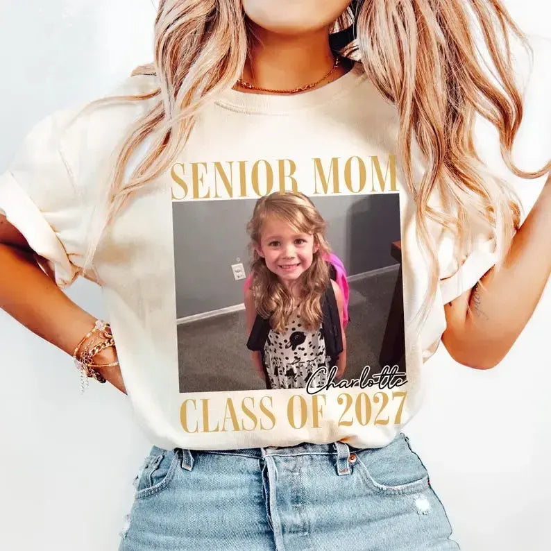 Custom Photo Senior Mom Class Of 2027 Graduation Gift T-Shirt / Sweatshirt / Hoodie